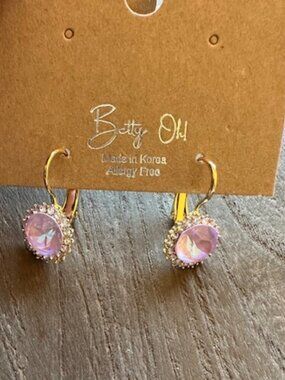 Beautiful pink crystal Earrings - New from Betty Oh!